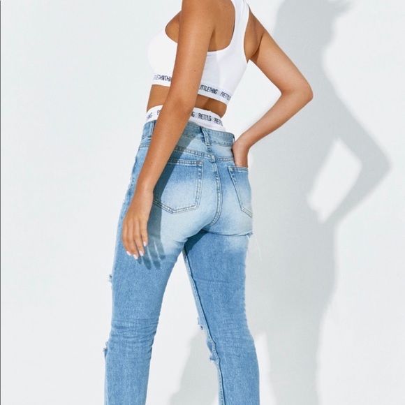 PRETTYLITTLETHING  LIGHT WASH DISTRESSED MOM JEANS - Picture 8 of 10